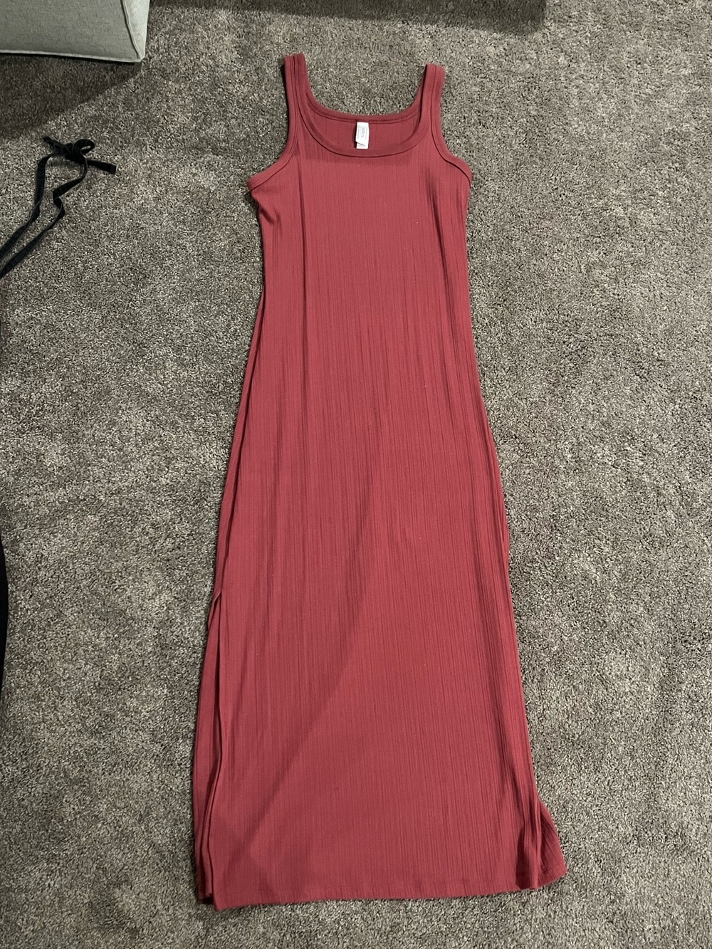 Auden Sleeveless Ribbed Maxi Dress in Rosewood, Small